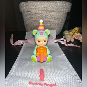 100% authentic Sonny Angel birthday bear. Brand new with original box